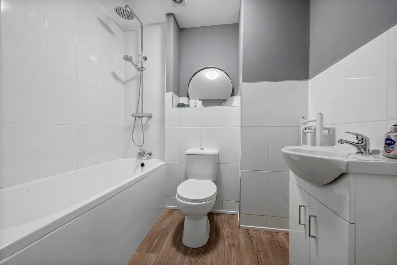 Flat 5, Mansfield Apartments Templeton Drive, Warrington, Fearnhead, WA2 0WT, photo 6