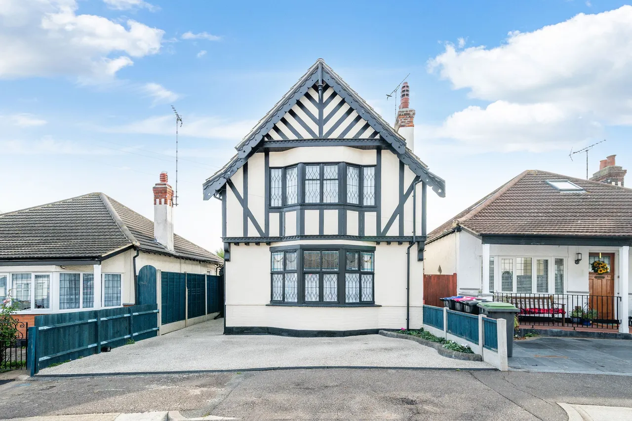 4 bed house for sale, Leighton Avenue, Leigh-On-Sea, SS9