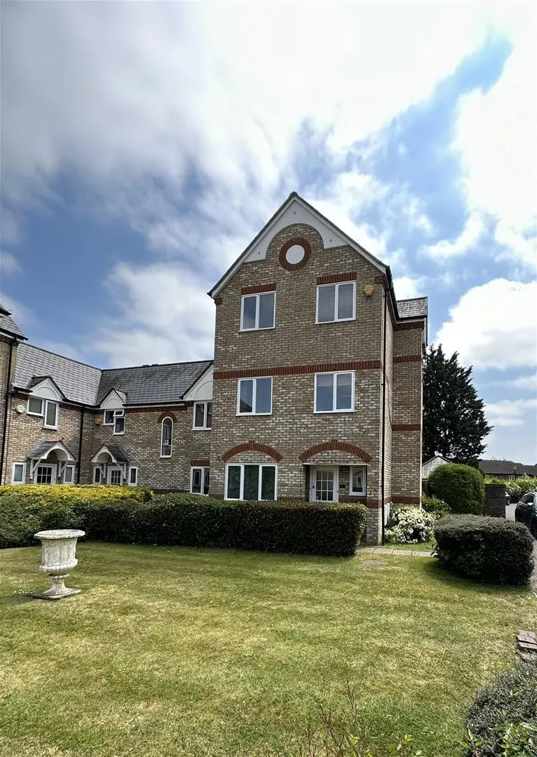 5 bed house for sale — Norbury Avenue, Watford