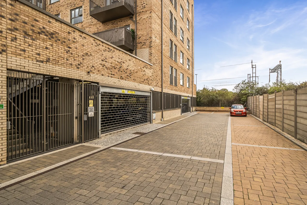Blyth Road, Hayes, UB3, photo 13