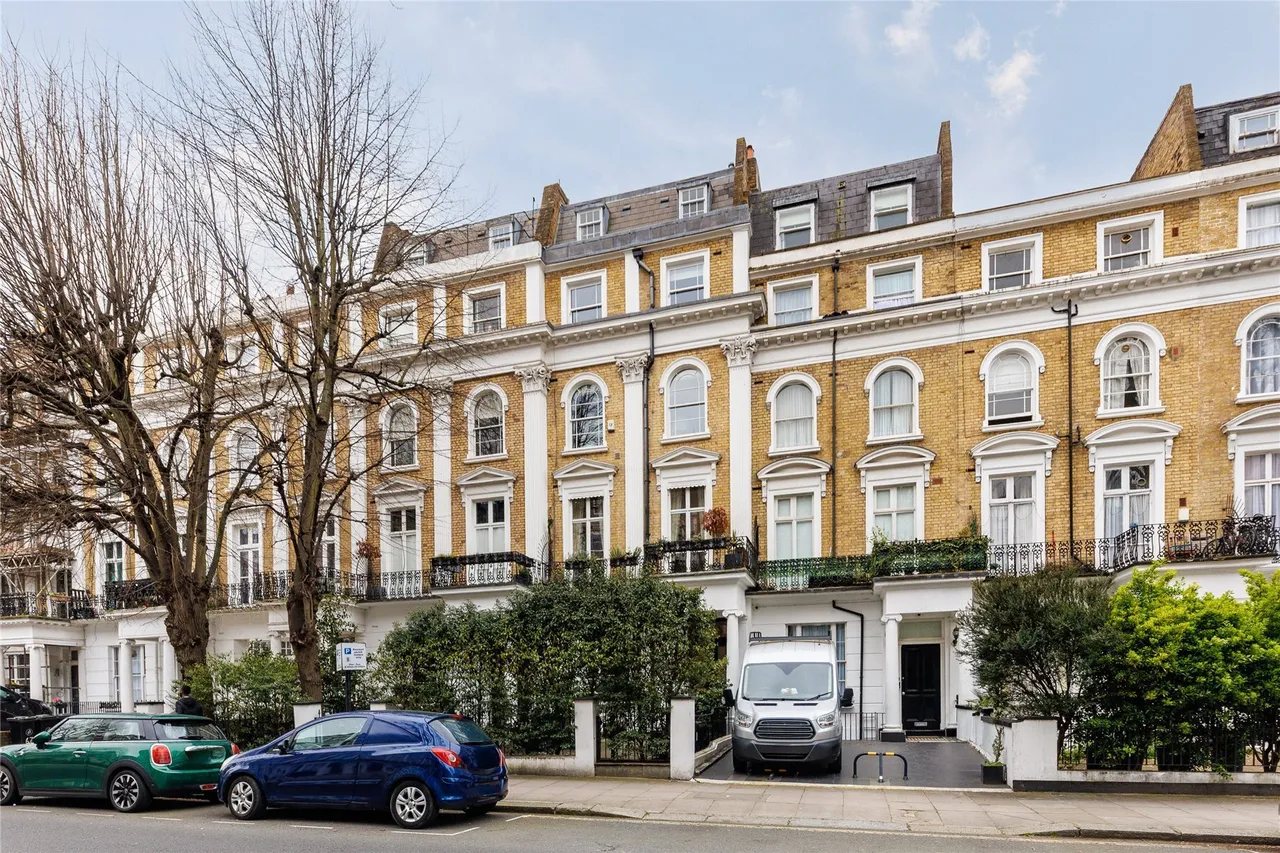 2 bed flat for sale, Inverness Terrace, London, W2