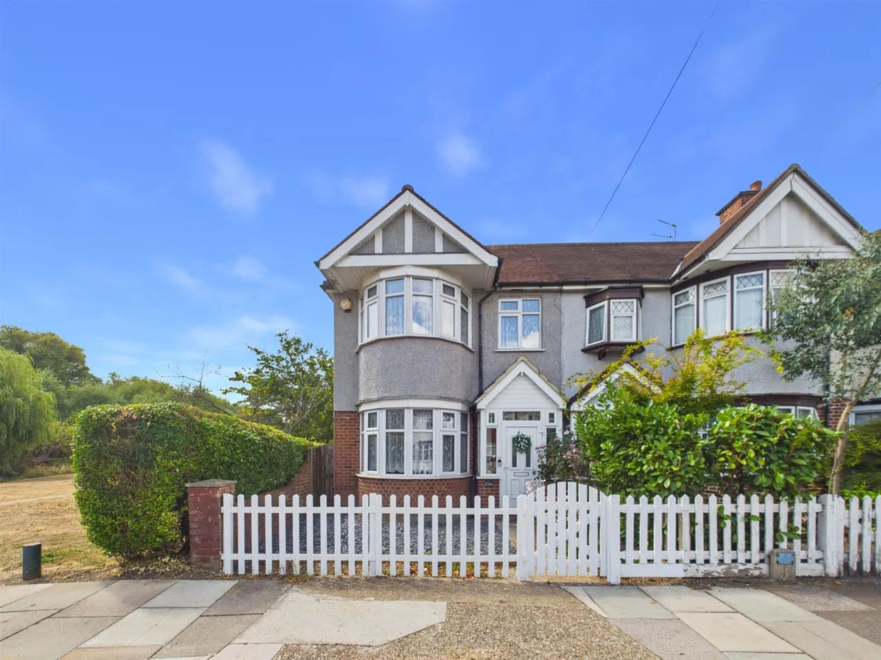 3 bed property for sale — Victoria Road, Ruislip, HA4 0DR