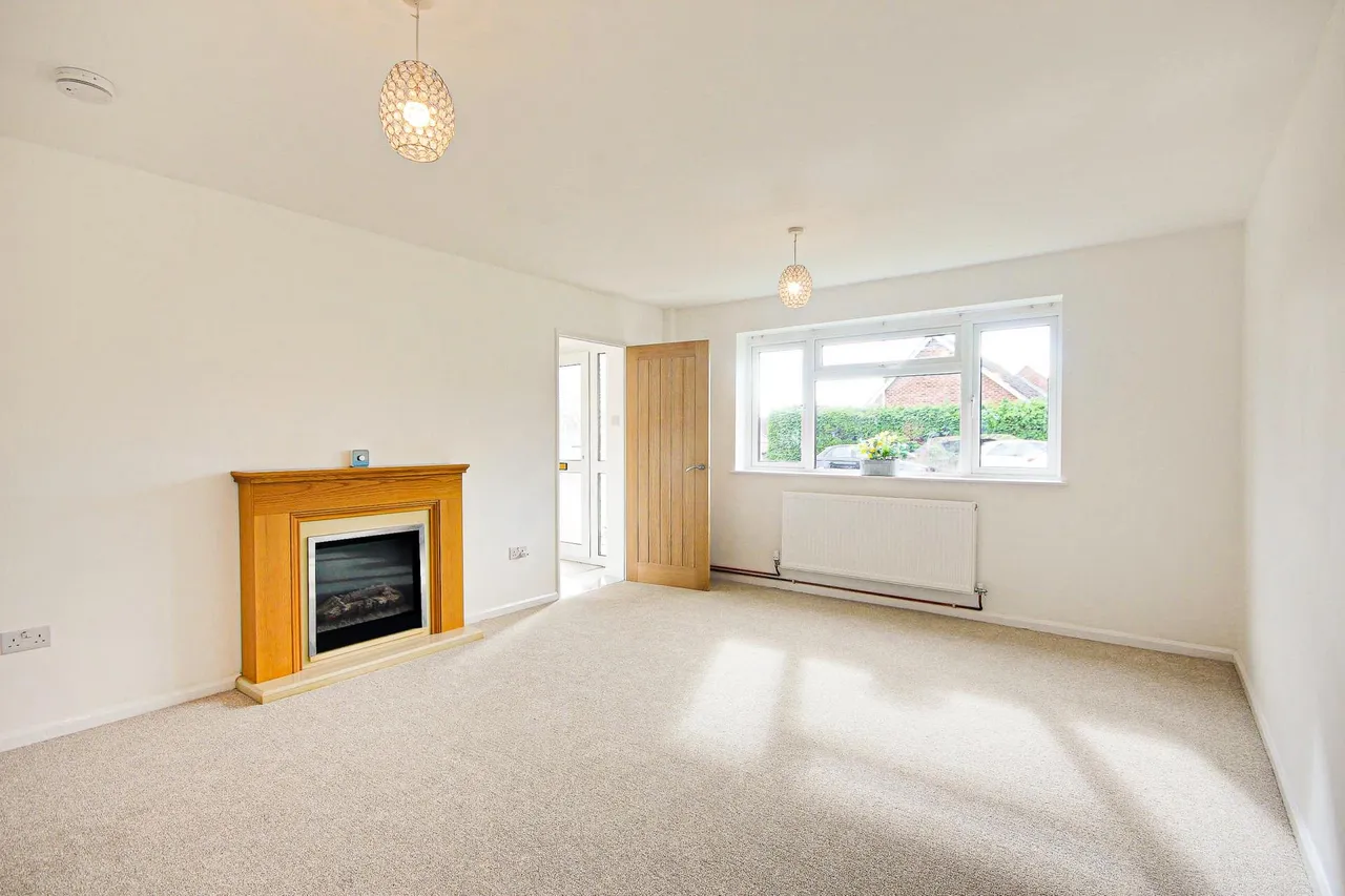 The Holly Grove, Quedgeley, Gloucester, GL2, photo 2
