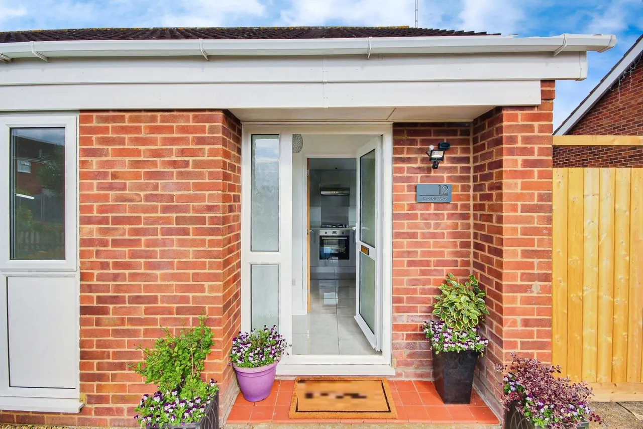 The Holly Grove, Quedgeley, Gloucester, GL2, photo 4