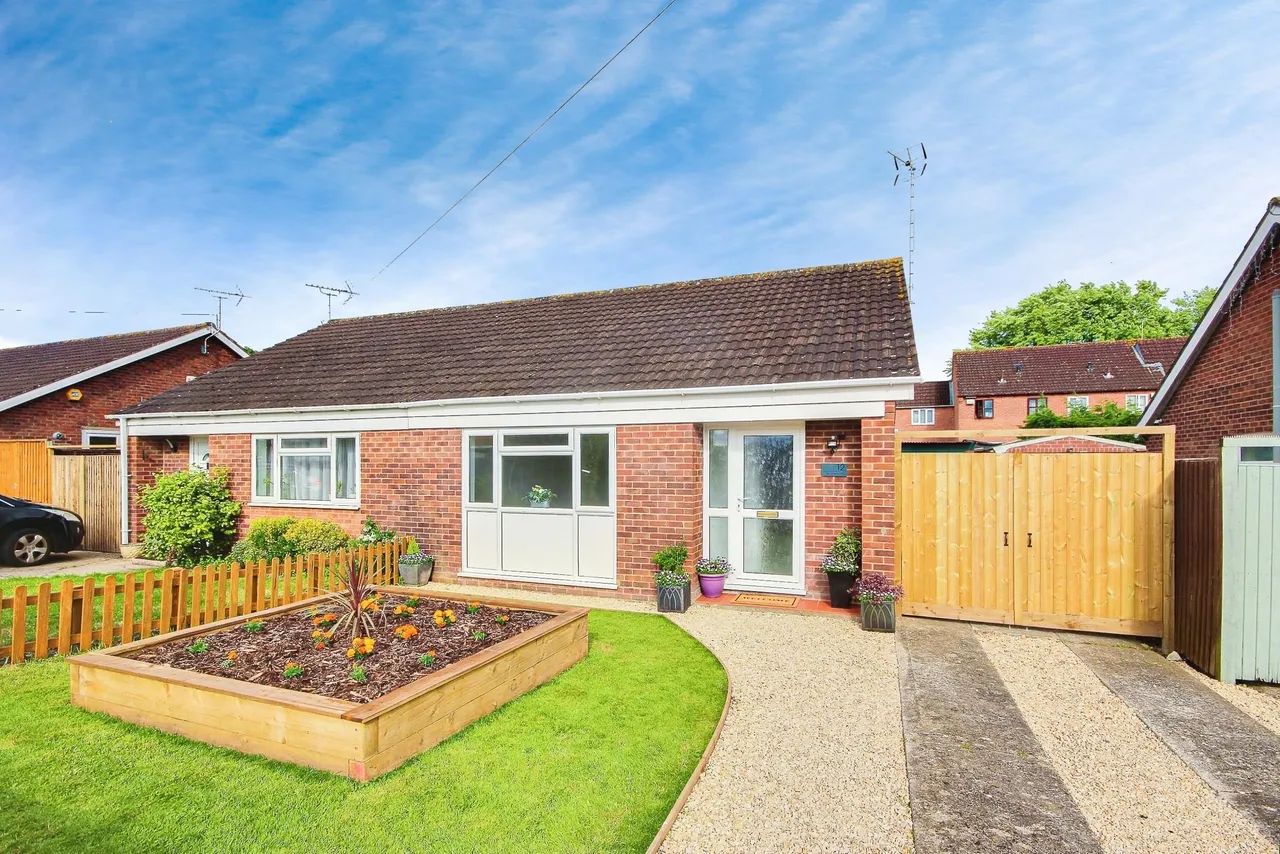 2 bed house for sale — The Holly Grove, Quedgeley, Gloucester, GL2
