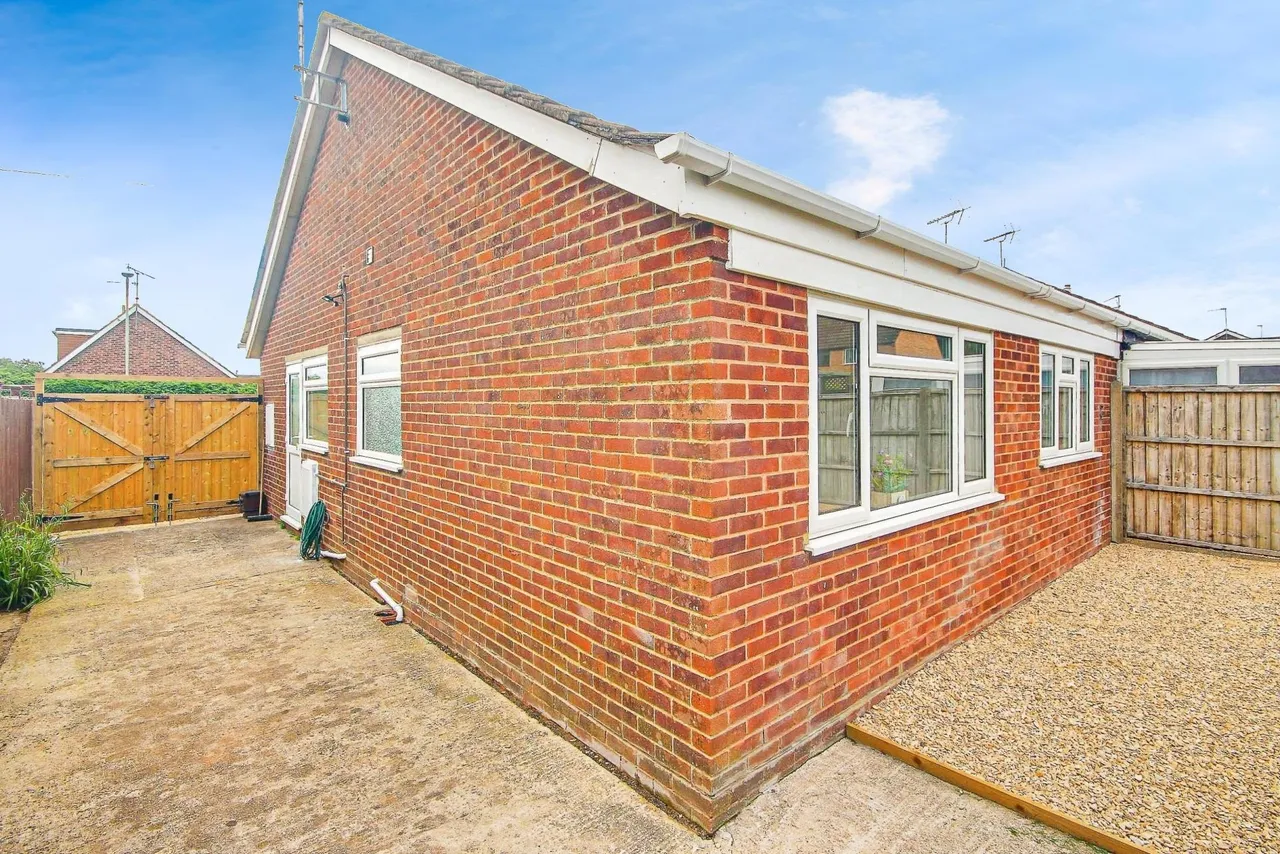 The Holly Grove, Quedgeley, Gloucester, GL2, photo 8