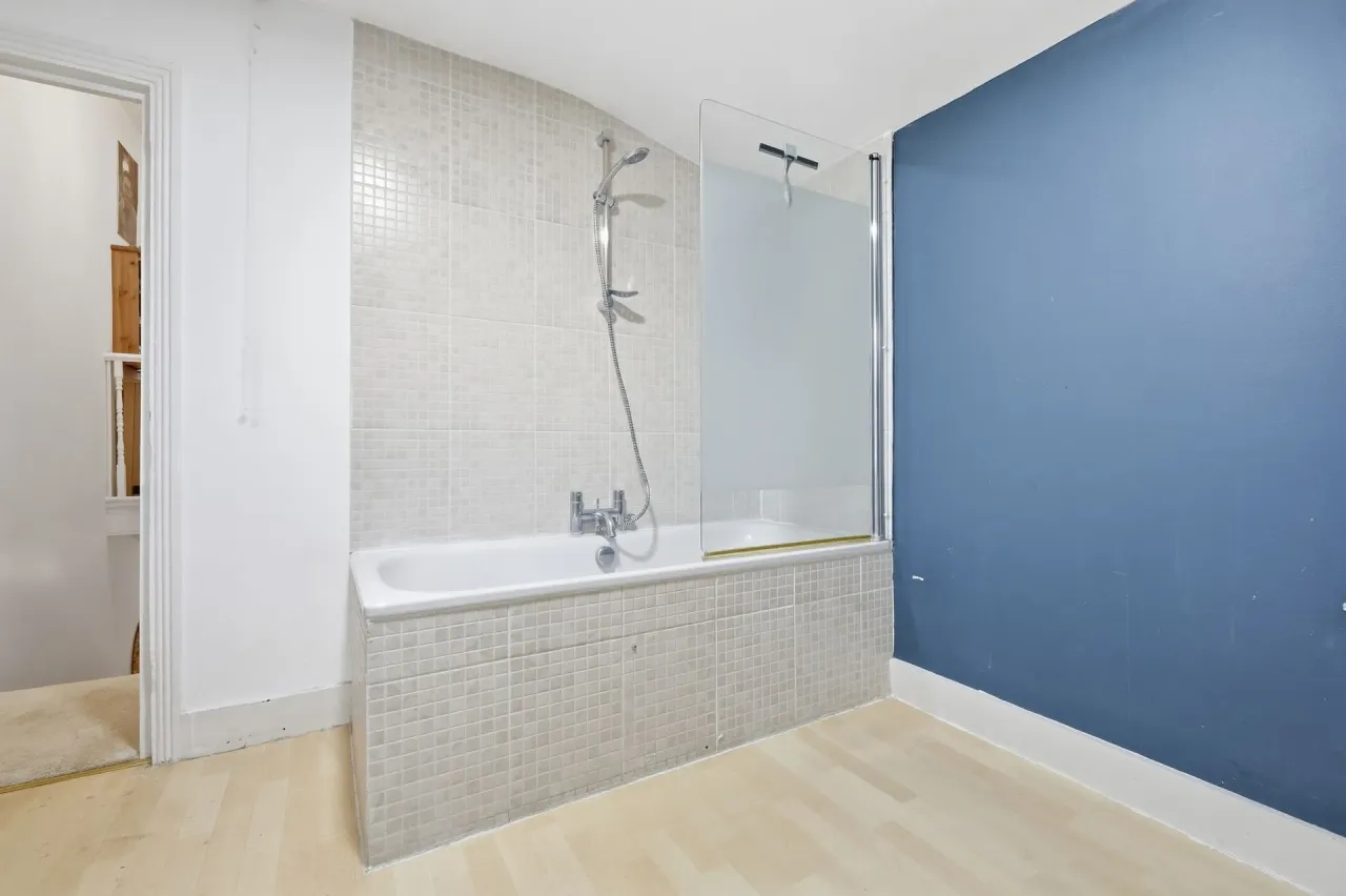 Fourth Avenue, London, E12, photo 11