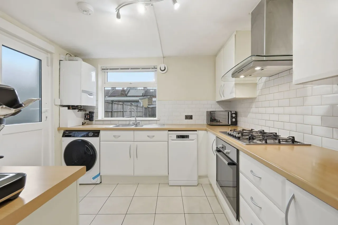 Fourth Avenue, London, E12, photo 4