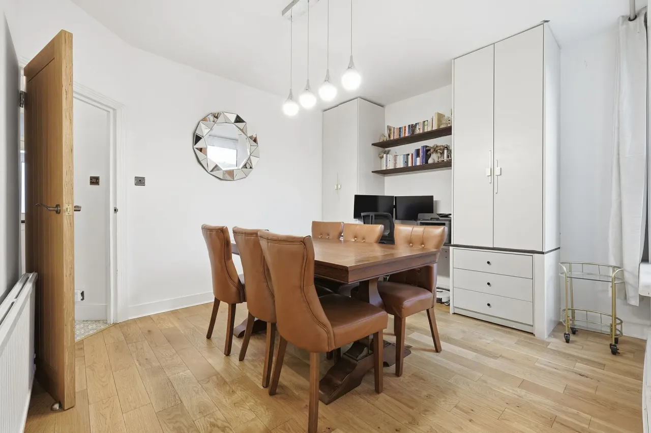 Fourth Avenue, London, E12, photo 8