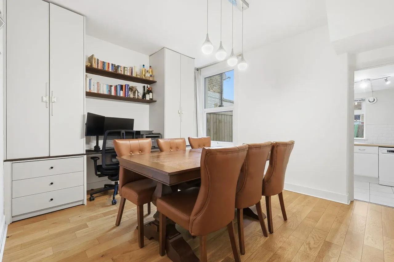 Fourth Avenue, London, E12, photo 9