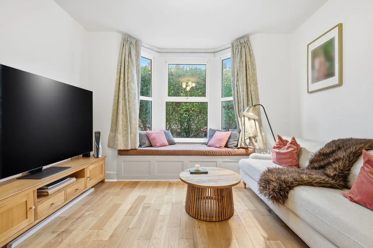 Fourth Avenue, London, E12, photo 2