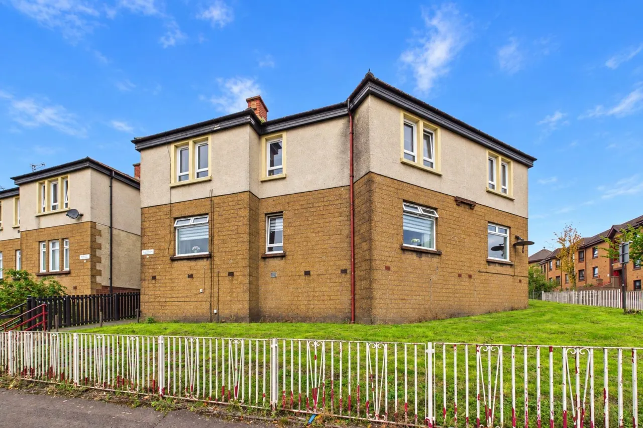2 bed flat for sale, West Kirk Street, Airdrie
