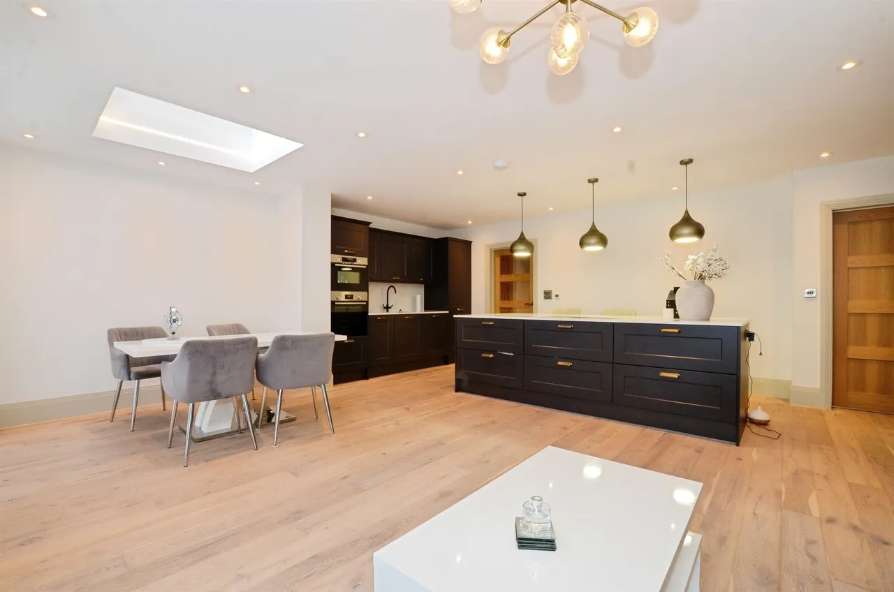 4 bed house for sale — Hastings Way, Bushey