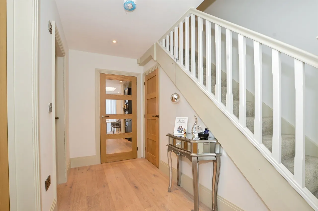 Hastings Way, Bushey, photo 5