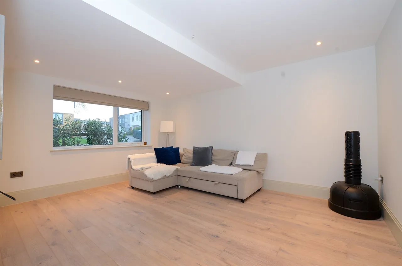 Hastings Way, Bushey, photo 3