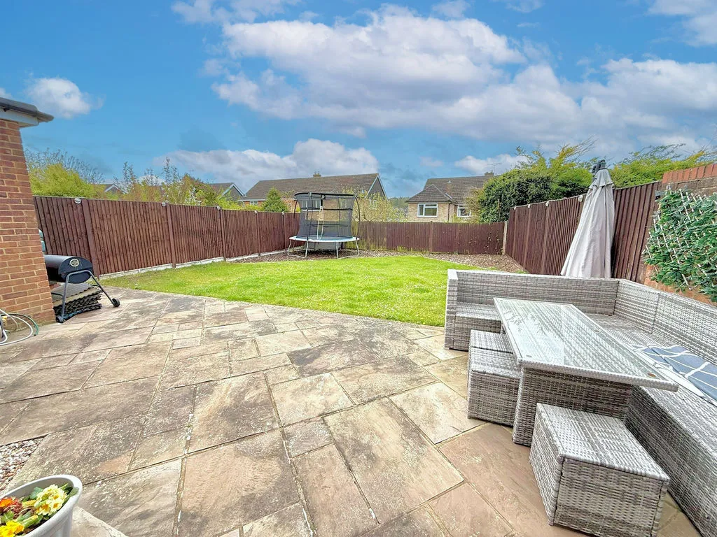 The Cheveralls, Dunstable LU6 3NH, photo 18