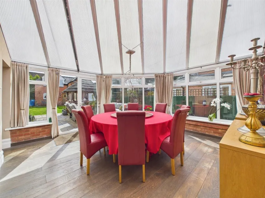 Four Bedroom House With Detached Coach House, photo 11