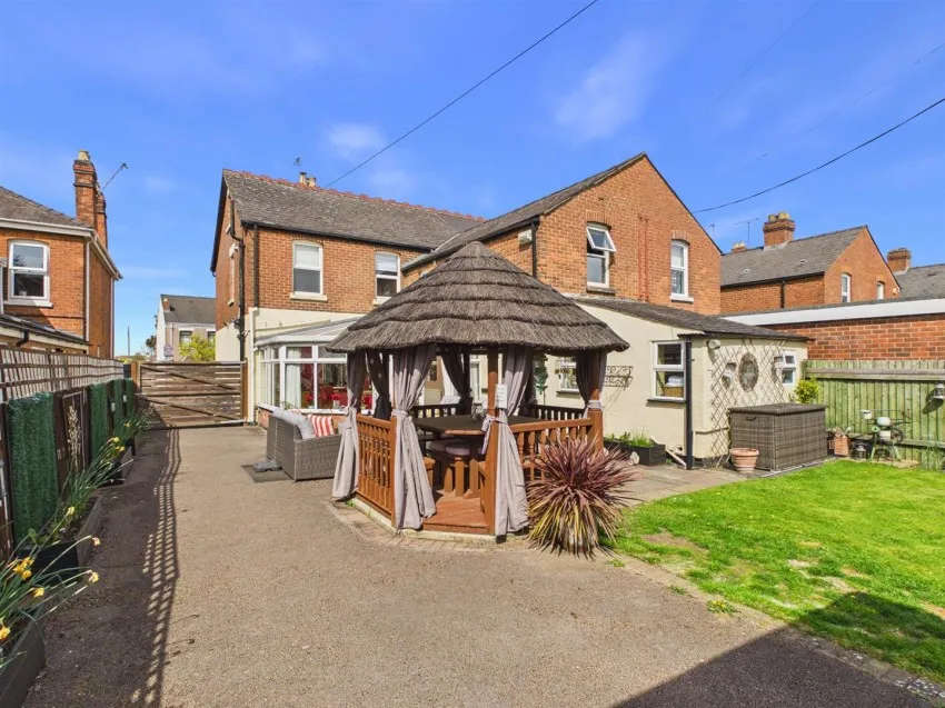 Four Bedroom House With Detached Coach House, photo 27
