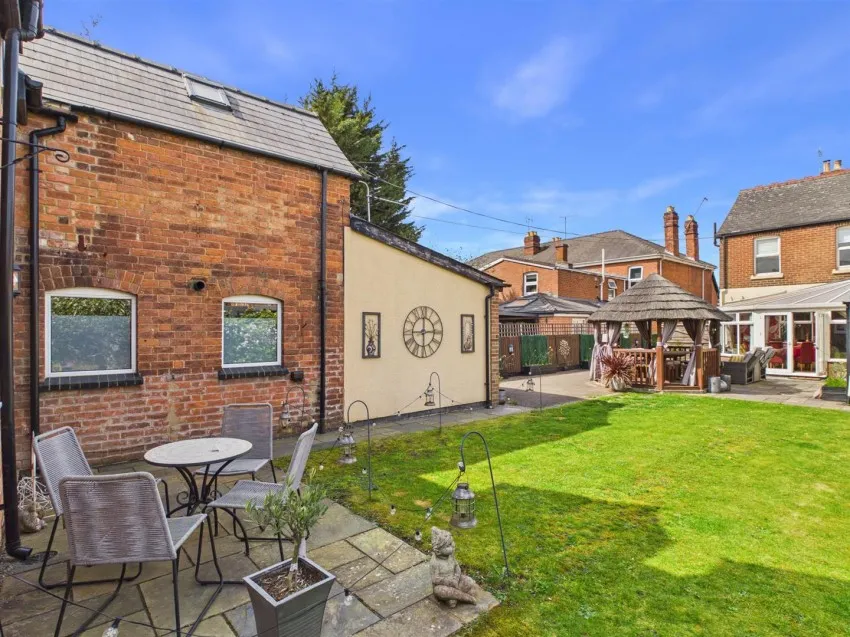 Four Bedroom House With Detached Coach House, photo 26