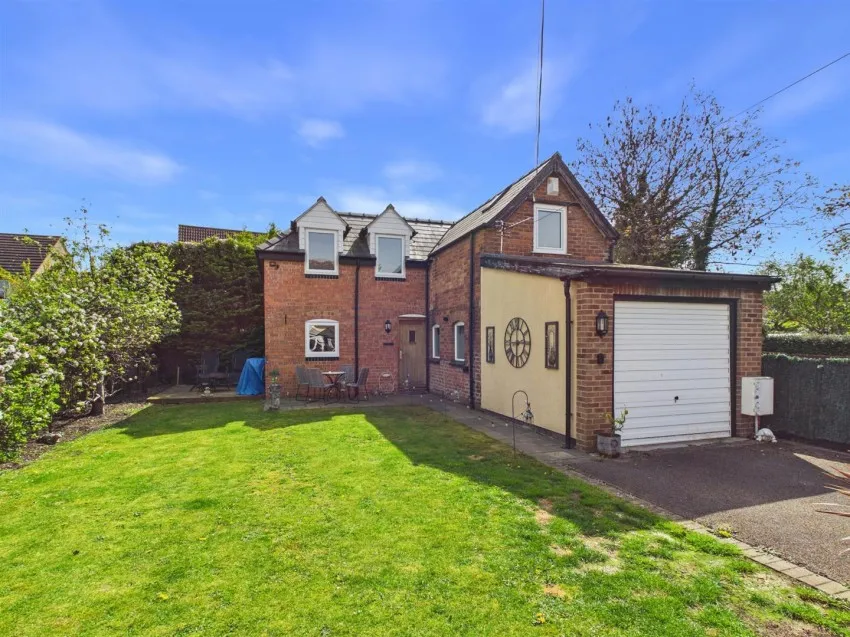 Four Bedroom House With Detached Coach House, photo 4
