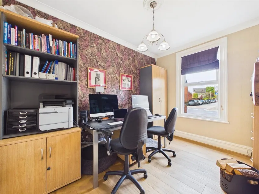 Four Bedroom House With Detached Coach House, photo 7