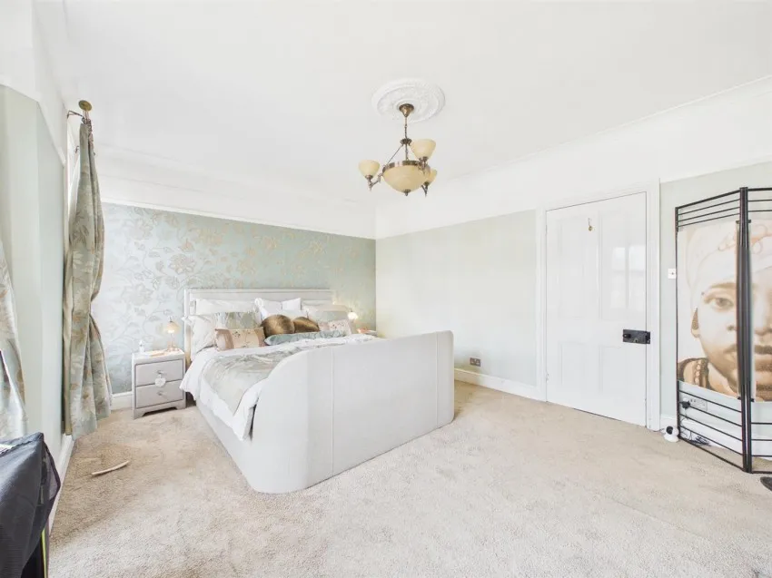 Four Bedroom House With Detached Coach House, photo 12