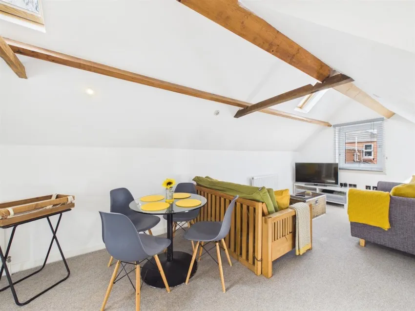 Four Bedroom House With Detached Coach House, photo 19