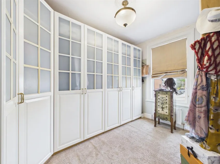 Four Bedroom House With Detached Coach House, photo 17