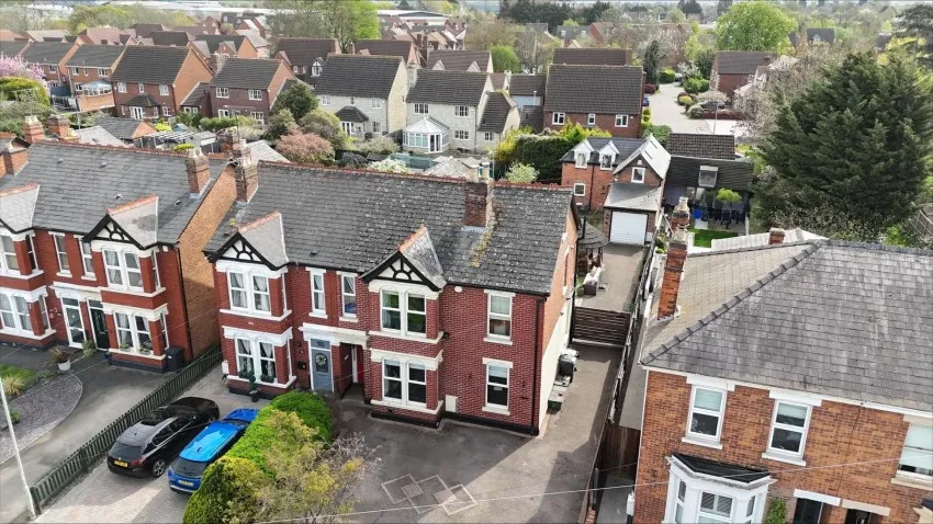 Four Bedroom House With Detached Coach House, photo 28