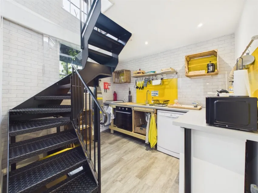 Four Bedroom House With Detached Coach House, photo 21