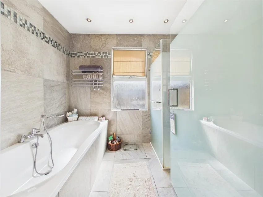 Four Bedroom House With Detached Coach House, photo 14