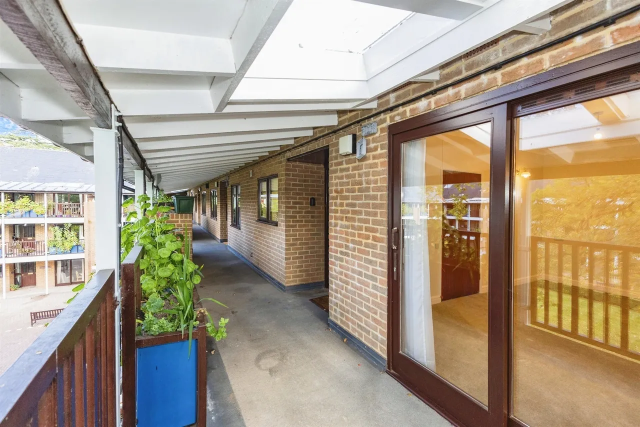 Emmbrook Court, Reading, RG6, photo 15