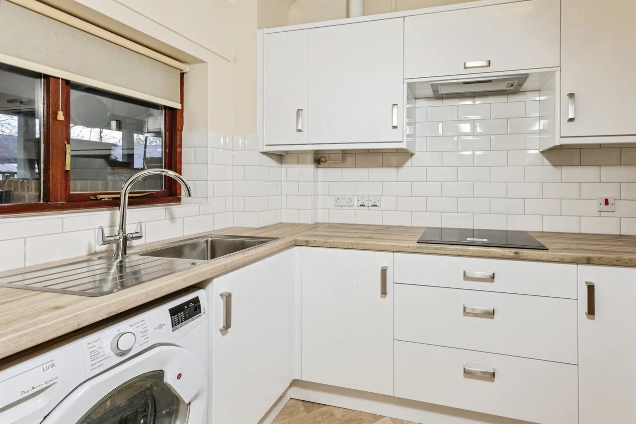 Emmbrook Court, Reading, RG6, photo 3
