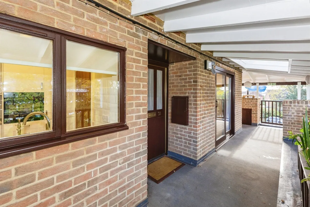 Emmbrook Court, Reading, RG6, photo 14