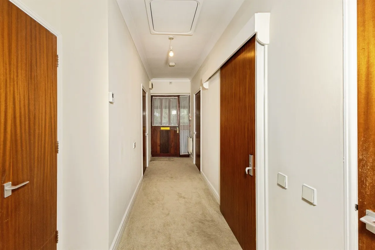 Emmbrook Court, Reading, RG6, photo 5