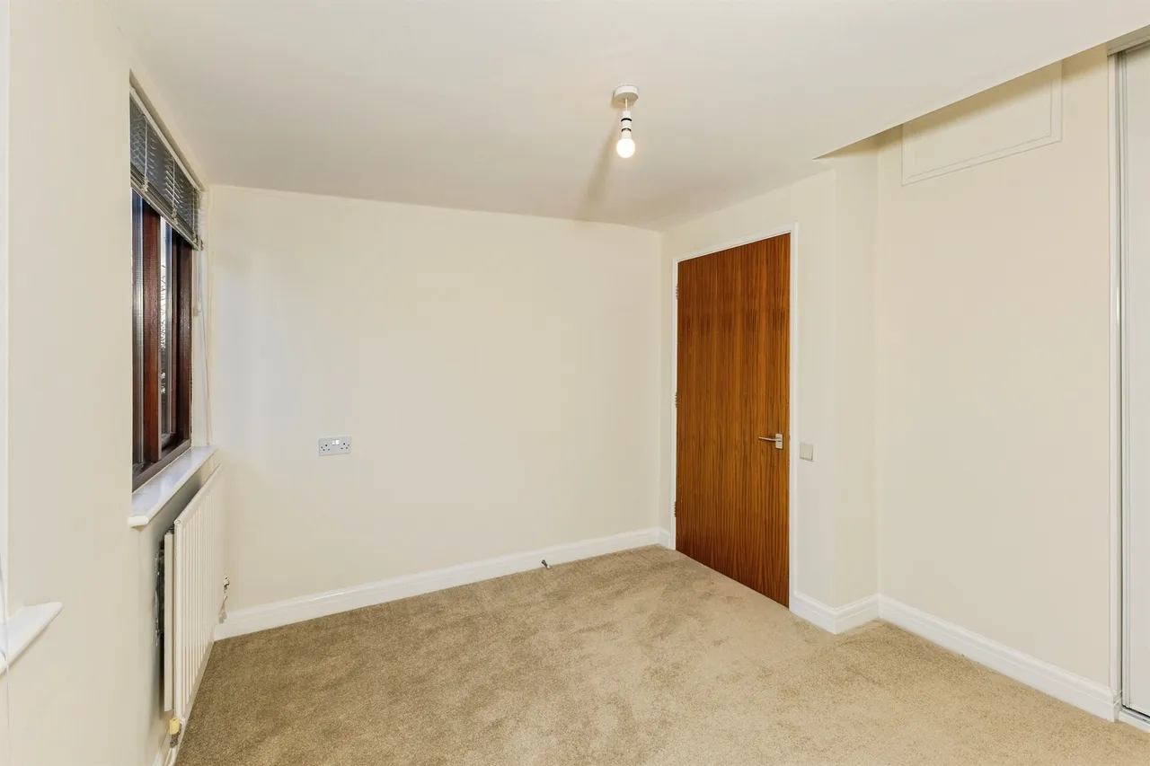 Emmbrook Court, Reading, RG6, photo 9