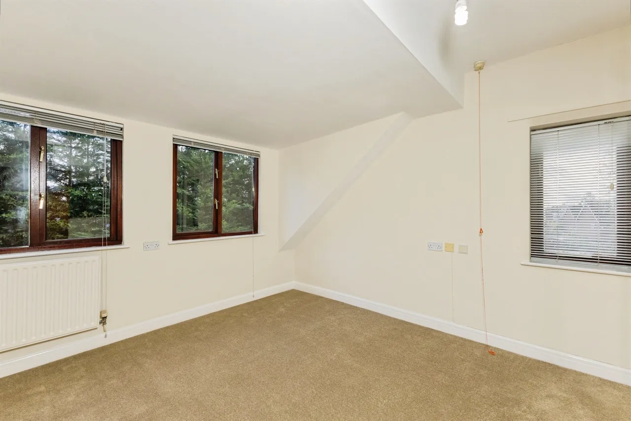 Emmbrook Court, Reading, RG6, photo 11
