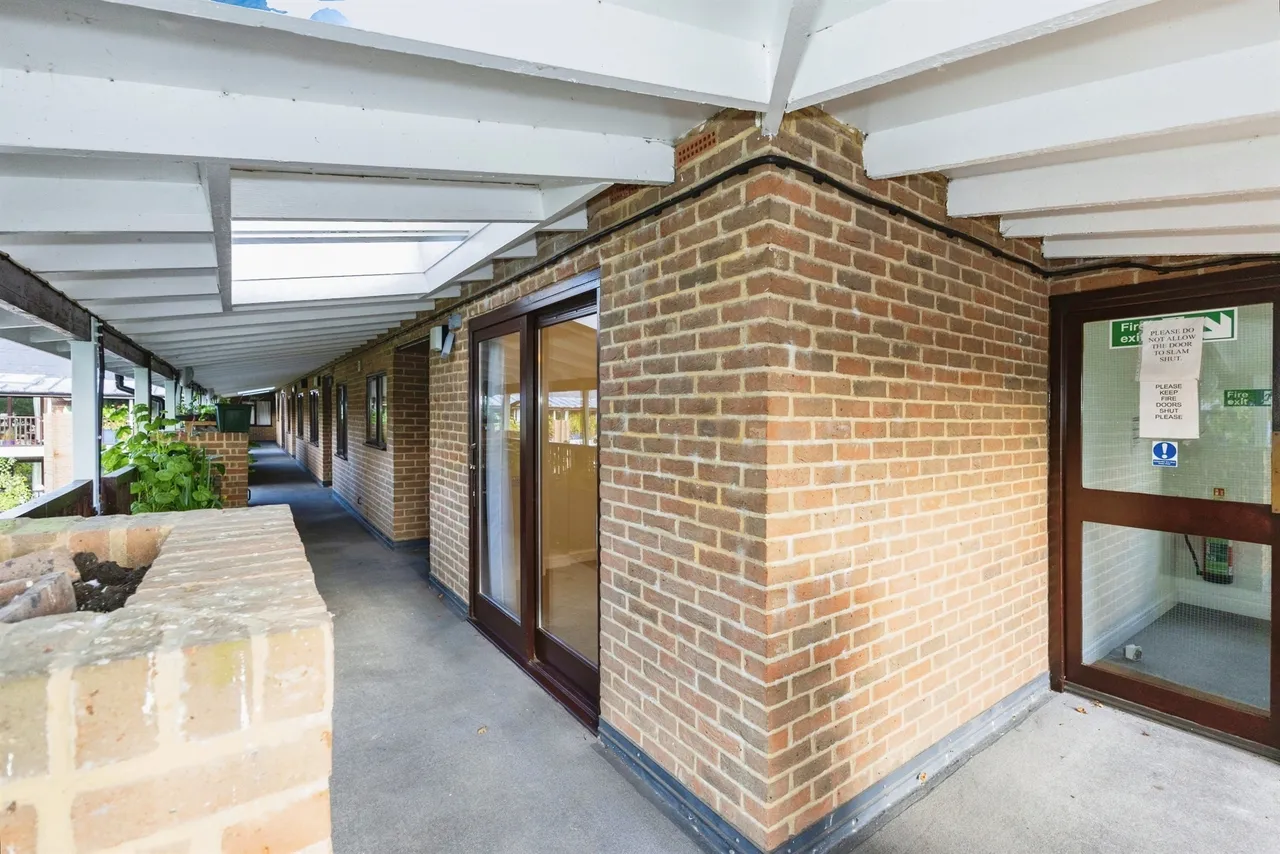 Emmbrook Court, Reading, RG6, photo 16