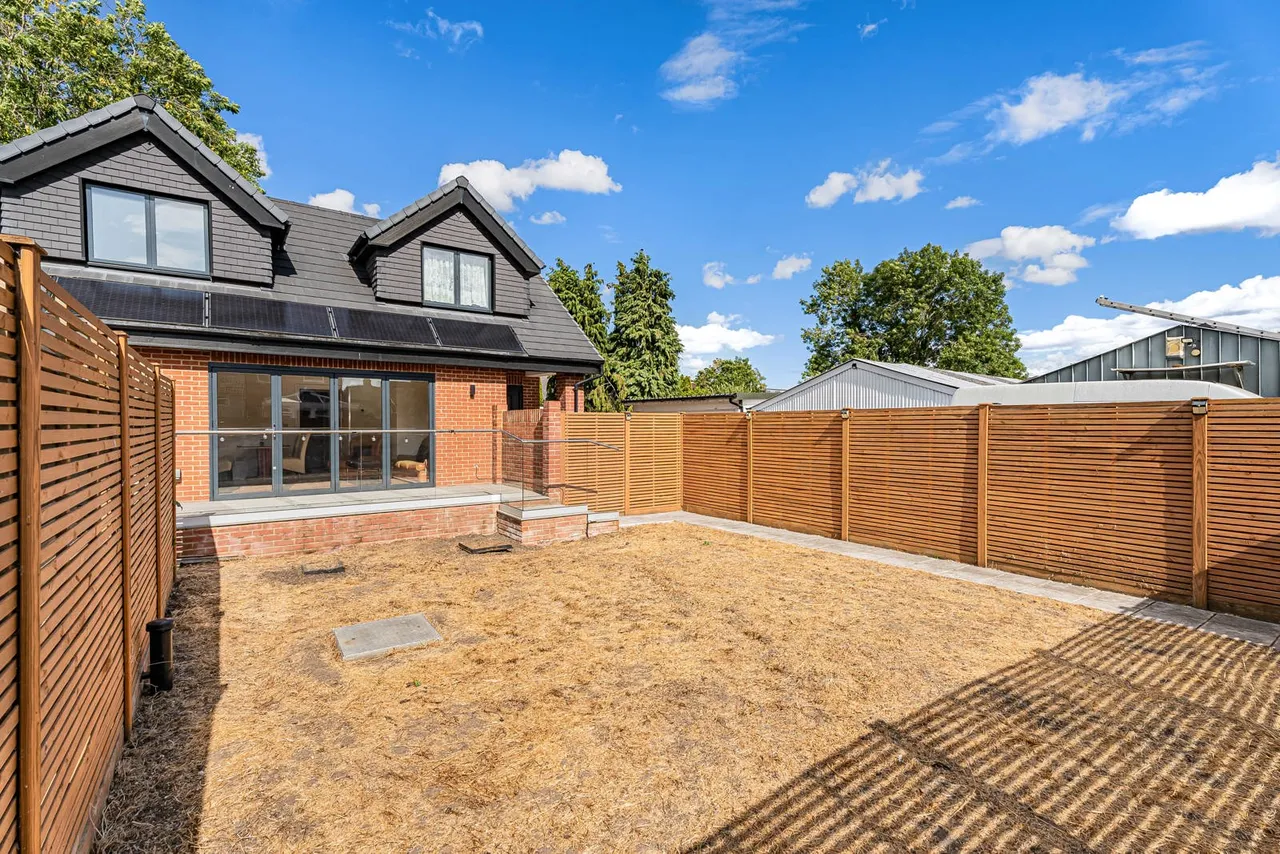 Glebe Road, Egham, TW20, photo 31