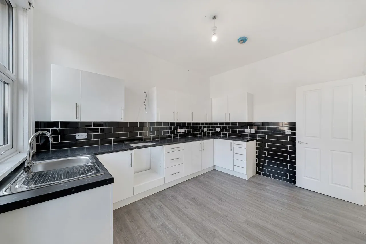 Peel House Lane, Widnes, Widnes, WA8 6TN, photo 2