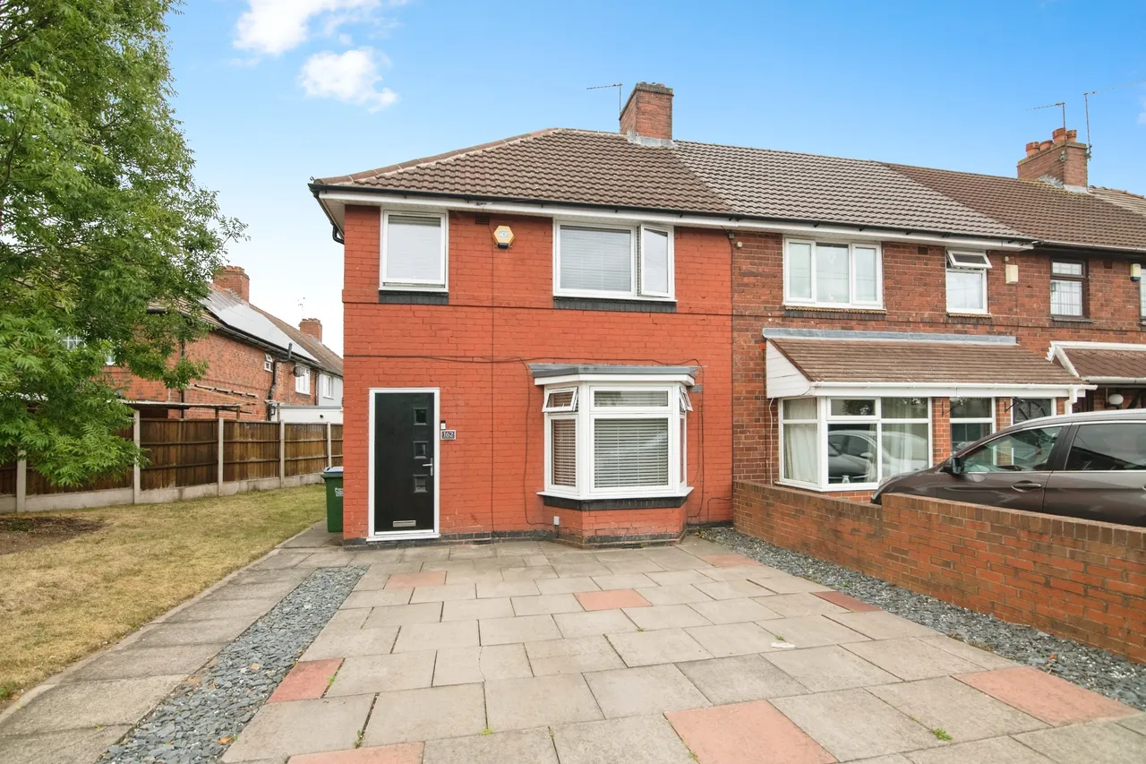 3 bed house for sale — Halfords Lane, West Bromwich