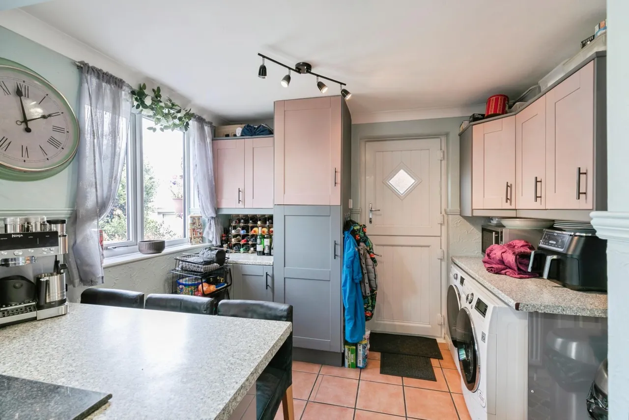 Ashdene Crescent, Wakefield, WF4, photo 3