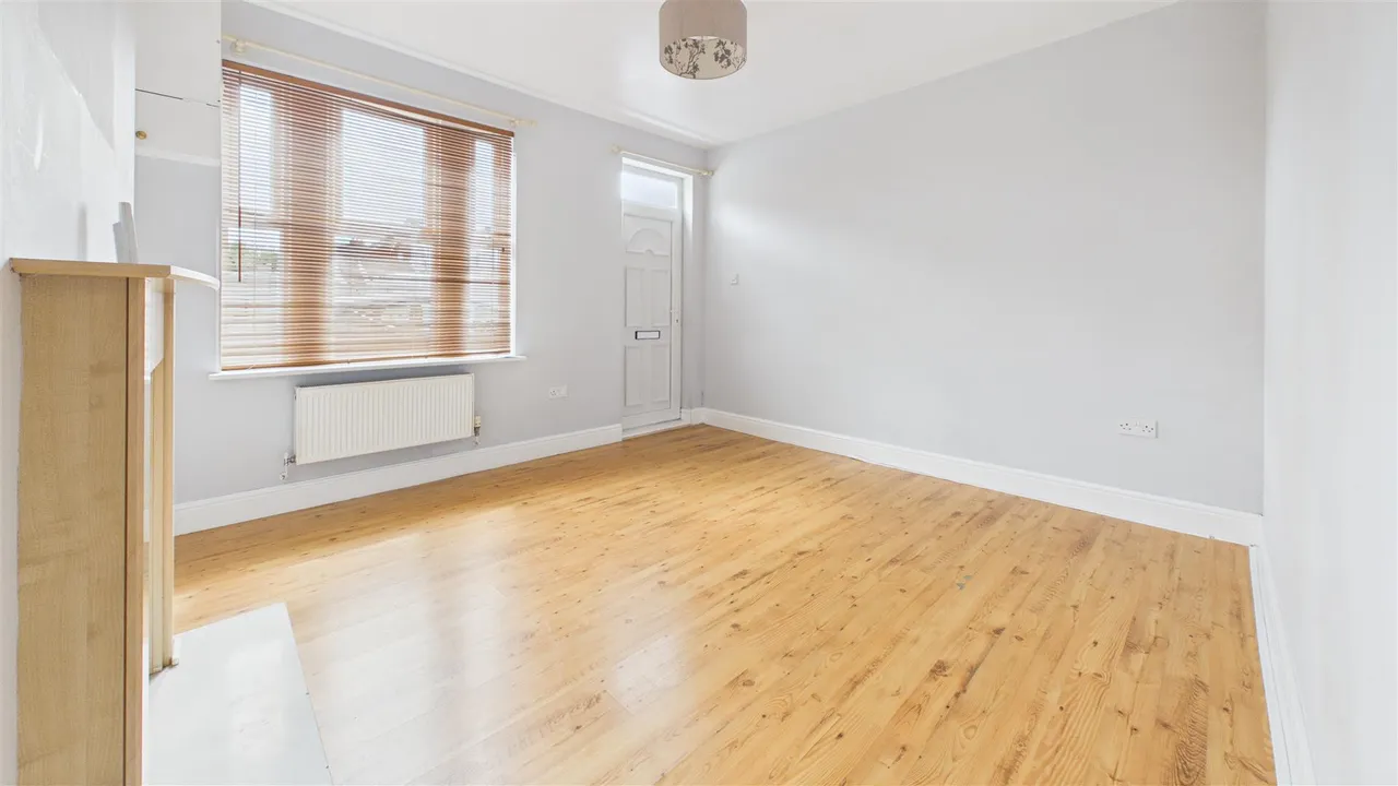 Harrington Street, Bourne, photo 5