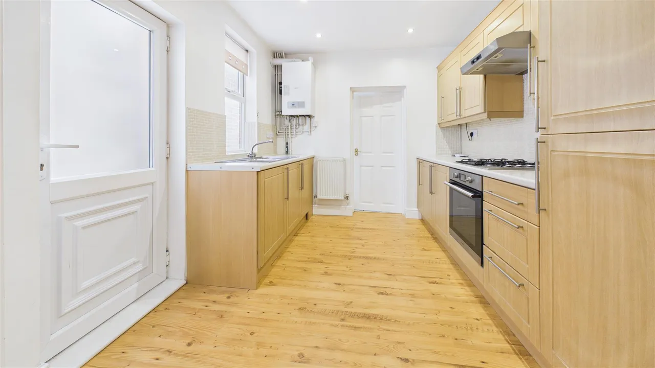 Harrington Street, Bourne, photo 9