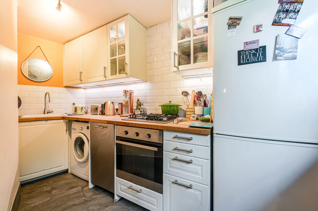 Basement Flat, 68 Limes Grove, London, photo 10