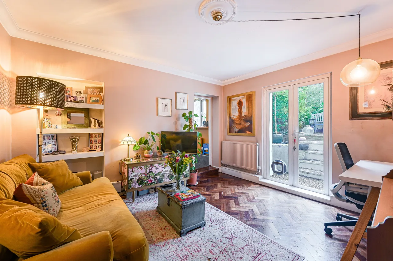 Basement Flat, 68 Limes Grove, London, photo 9