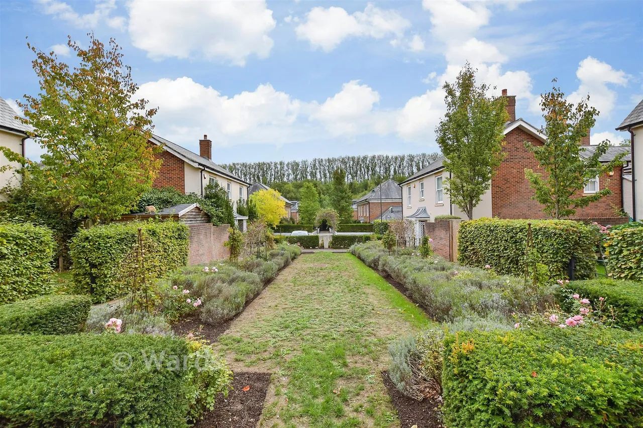 Shoesmith Lane, Kings Hill, ME19, photo 2