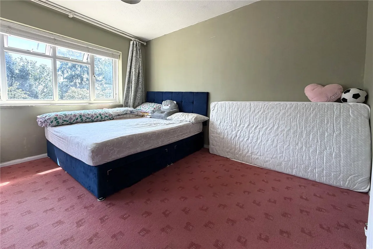 Stubbs Moor Road, Farnborough, Hampshire, GU14 8RH, photo 5