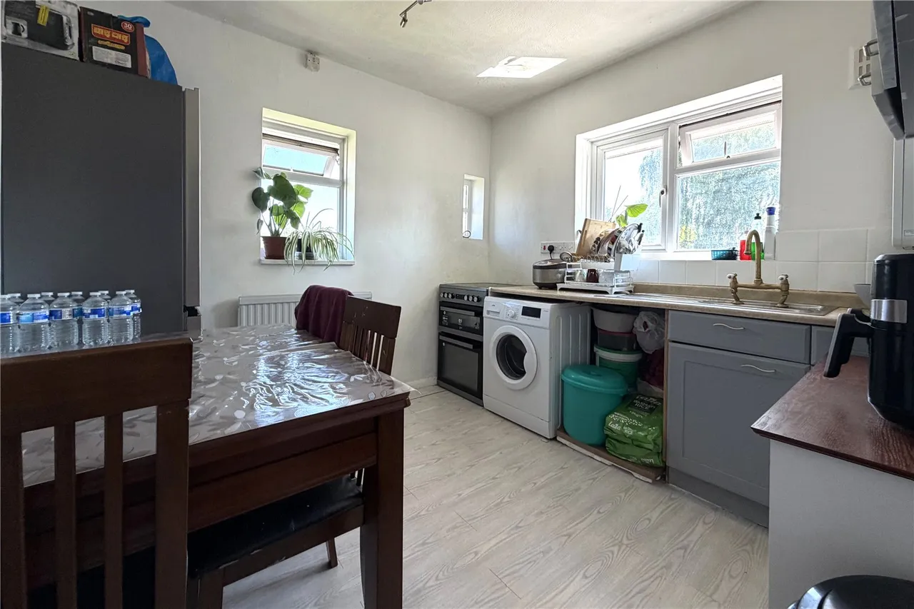 Stubbs Moor Road, Farnborough, Hampshire, GU14 8RH, photo 4
