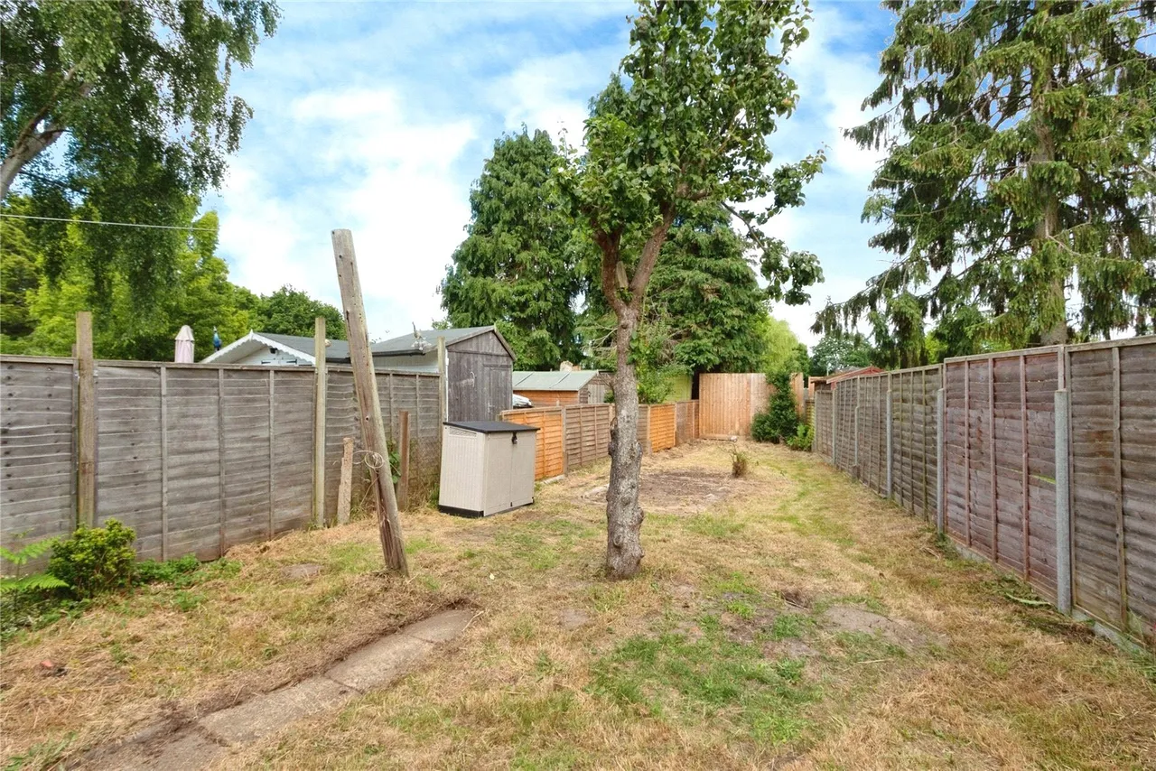 Stubbs Moor Road, Farnborough, Hampshire, GU14 8RH, photo 8